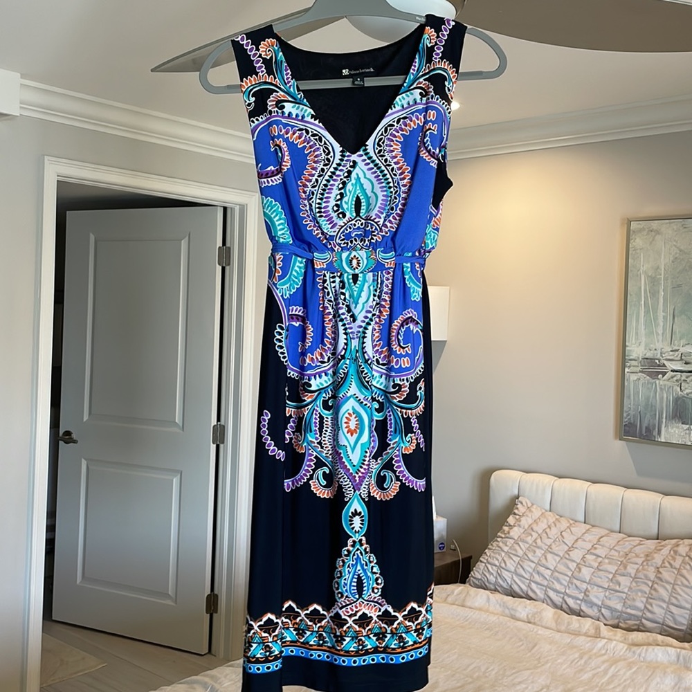 Valerie Bertinelli colorful sleeveless dress, beautiful colors, dark periwinkle